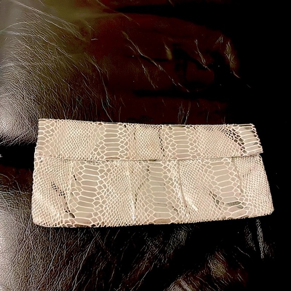 NWT Silver clutch bag soft Vegan shiny snake skin look snap closure 13”x6” NEW - Picture 3 of 7